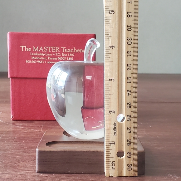 Optic Crystal Apple with Podium with Rout Base in Original Box NIB Teacher Award - Picture 11 of 13